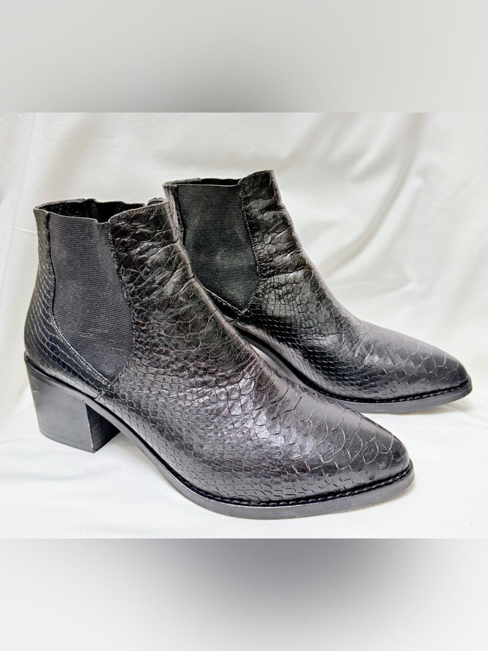 Hotic Black Snake Embossed Leather Chelsea Ankle Boots Size 8 Block Heel